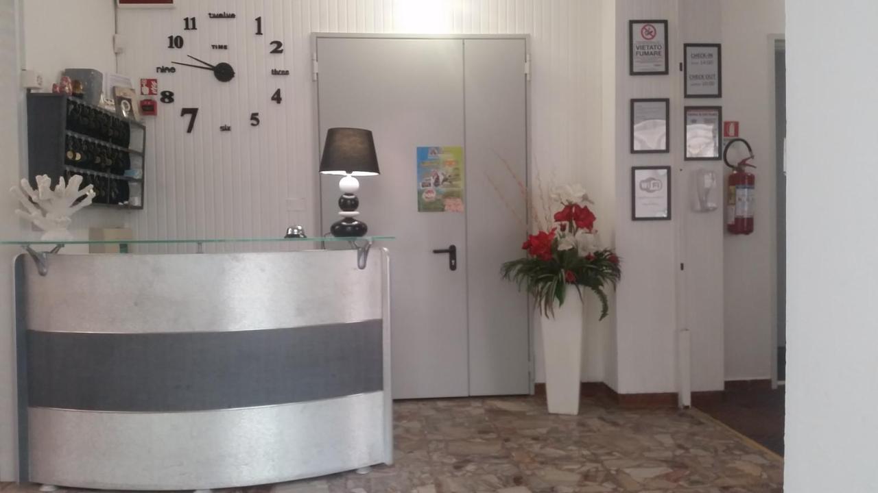 Hotel Manolita Rimini Eksteriør billede